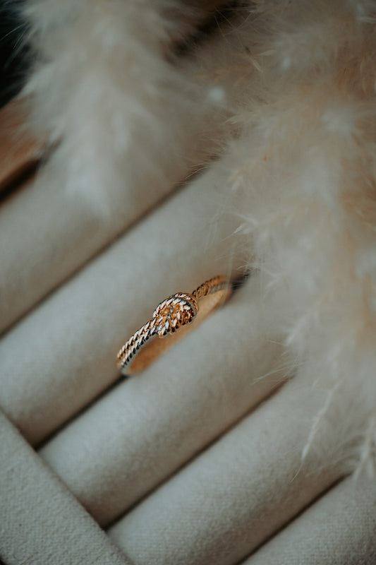 Ethereal Loop Champagne Gold Band